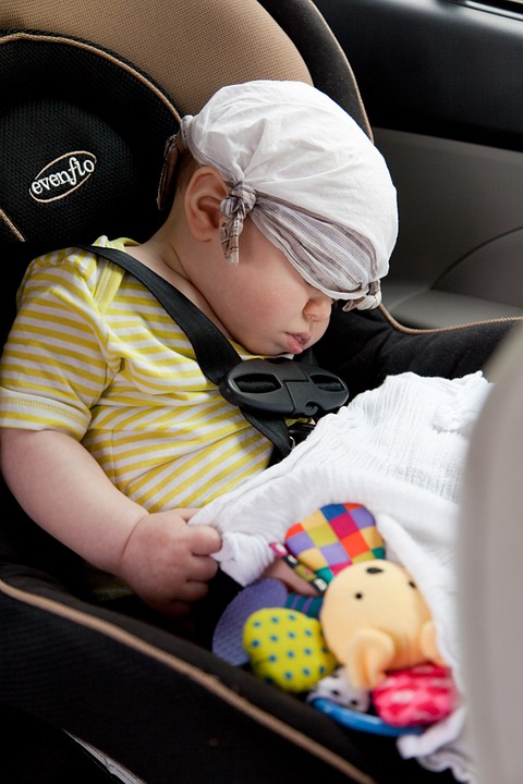 ¡No olvides al niño en el coche!