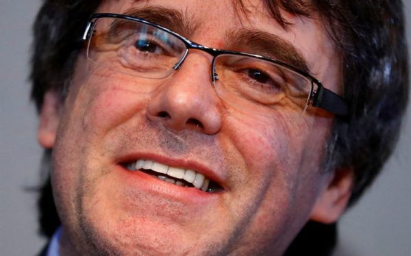 Puigdemont se ofrece a declarar en el “procés”