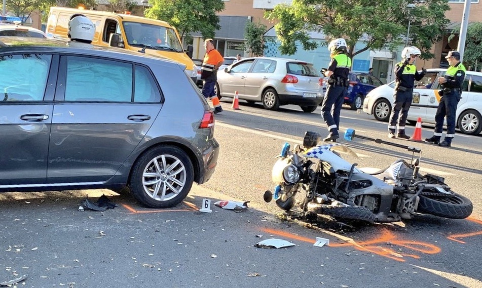 En estado grave un motorista de la Policía Local de Sevilla