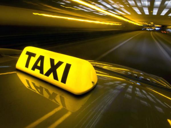 Un hombre se masturba dentro de un taxi de Barcelona