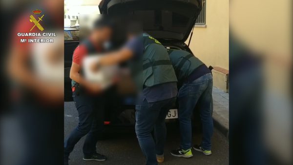 La Guardia Civil desarticula una organización delictiva dedicada a falsificar documentos para introducir migrantes en España de forma irregular
