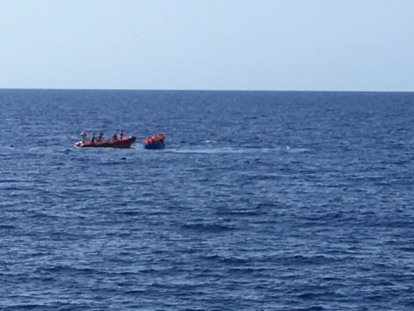 El Hierro recibe un nuevo cayuco con 65 inmigrantes ilegales a bordo