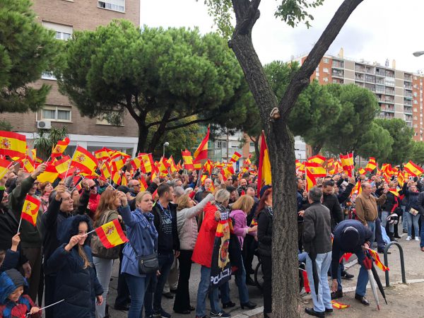 Miles de personas se concentran en Madrid en apoyo a los antidisturbios y piden la dimisión de Marlaska