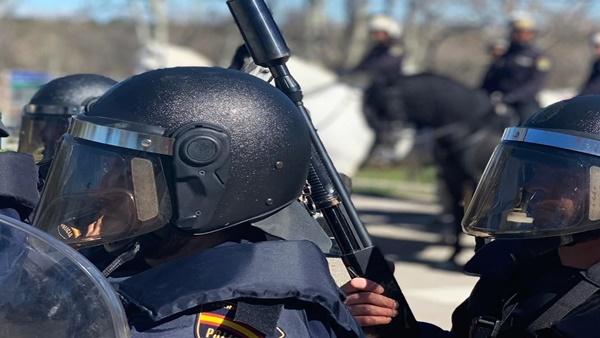 Condenas de prisión para siete acusados de ocasionar disturbios, atentados y pillaje en una manifestación contra las medidas COVID Policía-UIP-h50