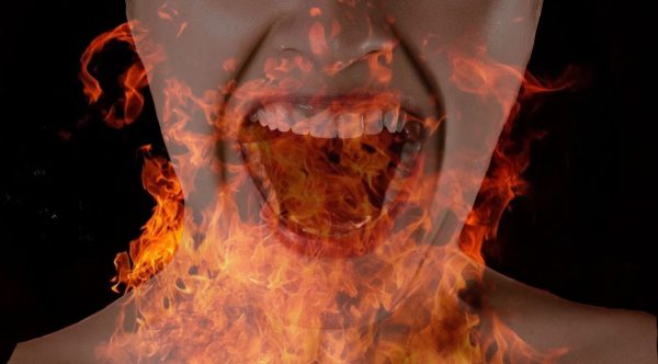 Prenden fuego a una joven con alcohol por una posible deuda