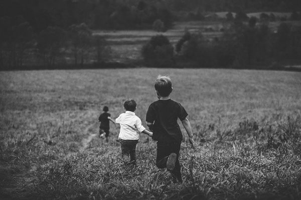 niños salen a la calle