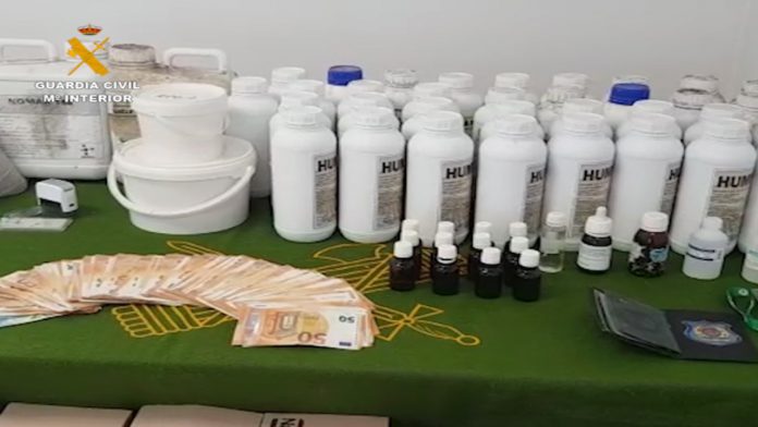 La Guardia Civil desmantela un laboratorio de medicamentos fabricados artesanalmente con fertilizantes para uso agrícola
