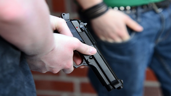Consecuencias de la exhibición del arma reglamentaria sin causa justificada