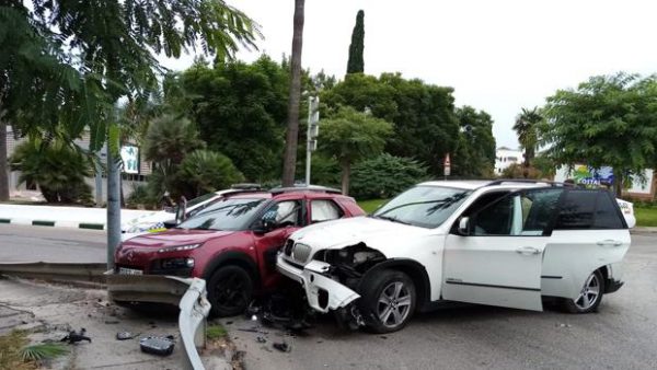 Los narcos embisten un vehículo con una mujer embaraza y dejan un ciclista herido