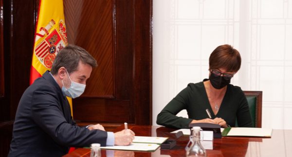 La Guardia Civil y Repsol firman un protocolo de colaboración para lograr una movilidad más sostenible