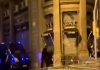 Policía UIP agredido lanzamiento señal de tráfico en Barcelona