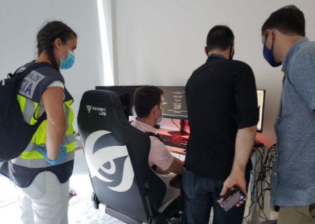 La Policía Nacional en colaboración con el FBI detiene en Estepona a un ciudadano británico por hackear 130 cuentas de Twitter