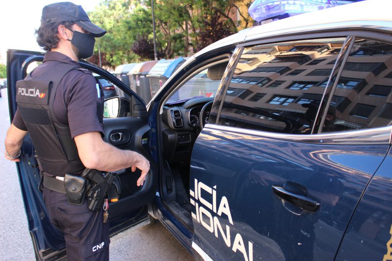 La Policía Nacional auxilia en Valencia a un bebé que estaba convulsionando