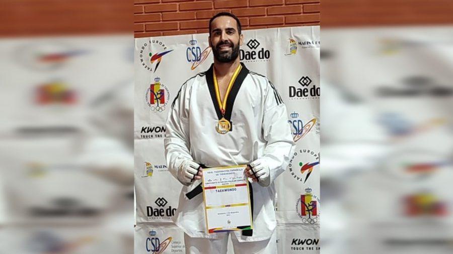 El policía Adán Vázquez se proclama campeón de España Máster de Taekwondo