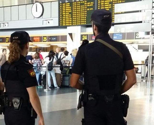 Detenidas 19 personas por falsedad documental en el aeropuerto de Valencia en sólo dos meses