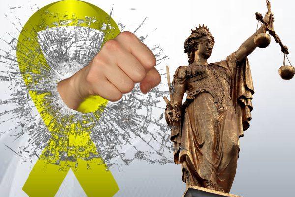 Condenado un diputado de la CUP por no quitar unos lazos amarillos