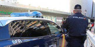 policia nacional hombre coche h50 patrulla