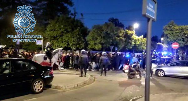 La Policía Nacional evita un enfrentamiento entre ultras radicales del Rayo Vallecano y del Real Betis