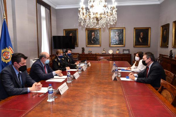La Dirección General de la Policía y Forética firman un protocolo de colaboración para el desarrollo de la sostenibilidad en la Policía Nacional