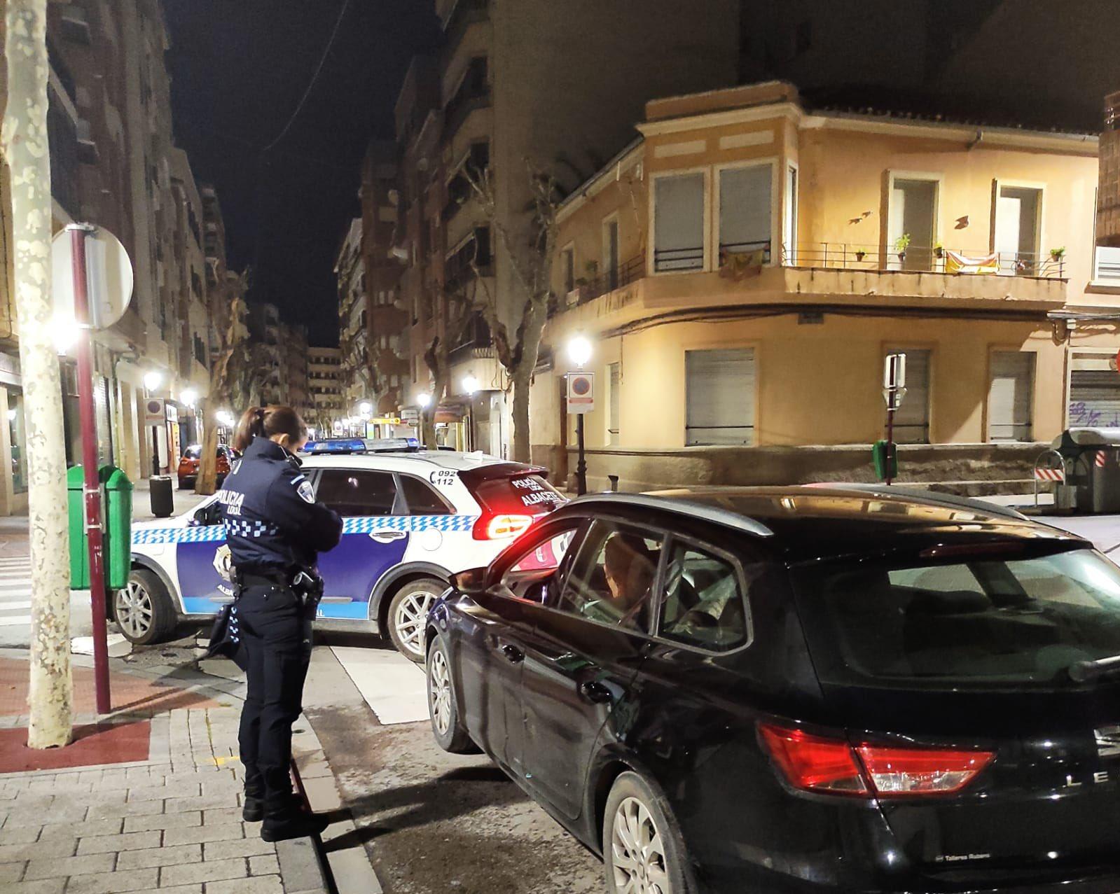 Conducía muy despacio, llamó la atención de la Policía Local y acabó detenido
