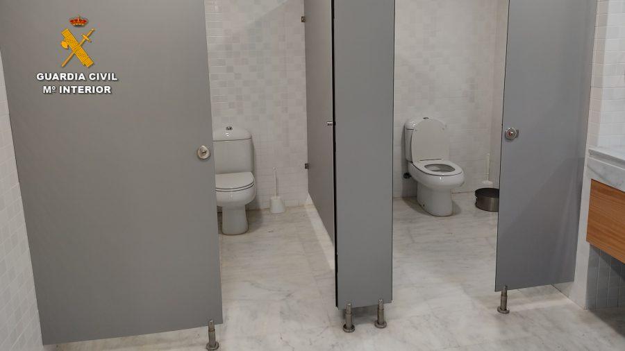 Detenido un hombre en Sevilla por grabar a mujeres en los aseos públicos de una clínica médica aseos-baños-grabar-camara-oculta-sevilla-h50