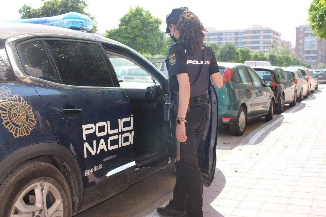 mujer-policia-nacional-h50