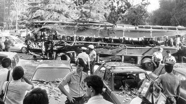 La sangrienta masacre de 12 jóvenes guardias civiles que ETA asesinó en la plaza de la República Dominicana de Madrid