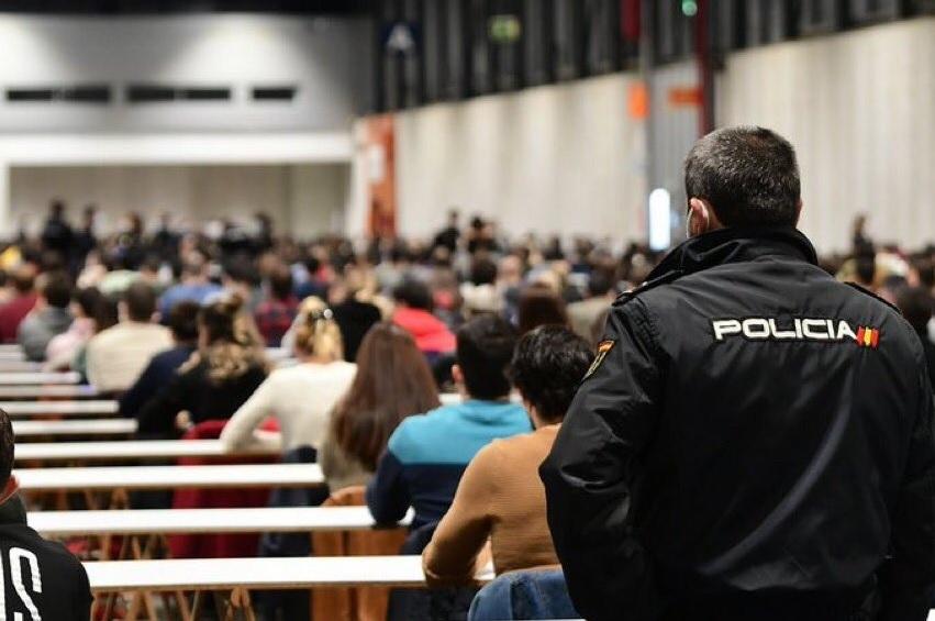 Se presentan más mujeres que hombres a las oposiciones para mando en la Policía Nacional