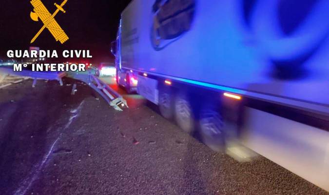 Tiroteo en plena autovía de Sevilla, falsos coches de policía disparan contra un camión