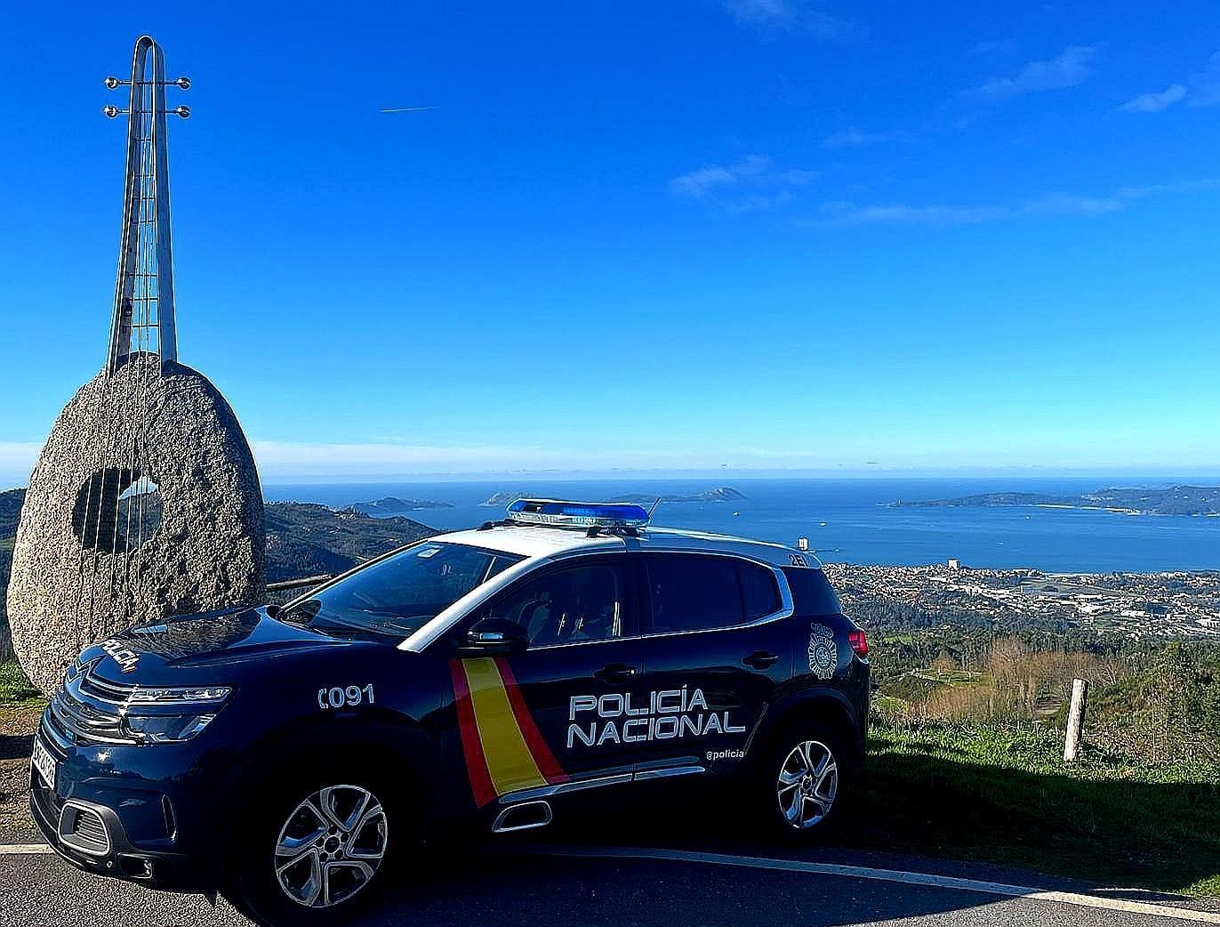La Policía Nacional consigue reanimar a un niño de 3 años en Vigo que se había atragantado y no respiraba