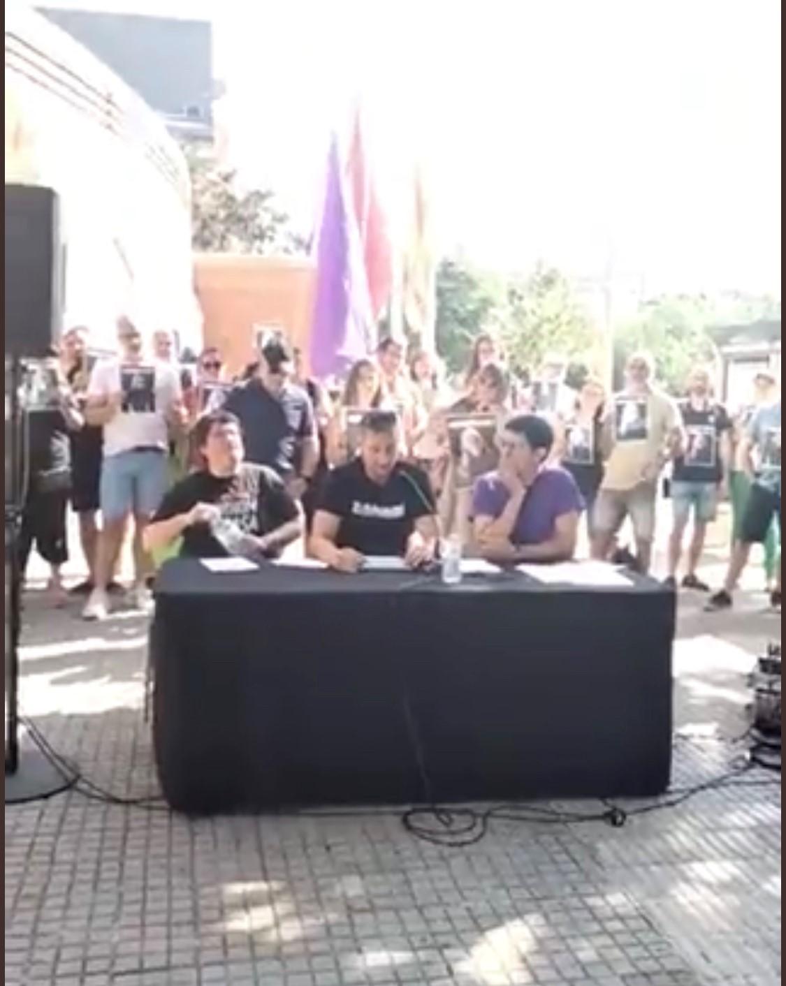 Difunden fotos familiares y dirección de la supuesta policía que enamoró y “rompió el corazón” de un independentista radical