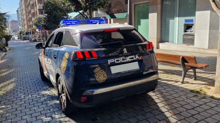 Dos policías nacionales fuera de servicio evitan que una madre acuchille a los docentes de un colegio de Murcia