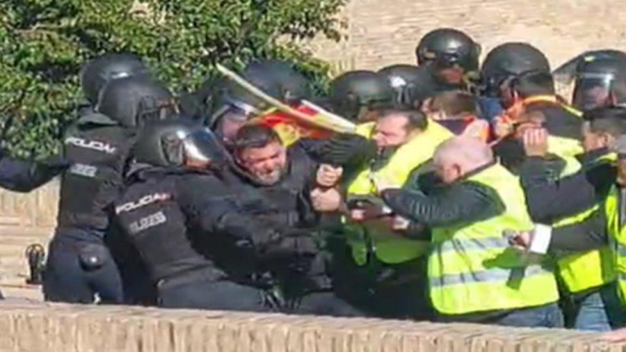 policias-heridos-palacio-Aljafería-zaragoza-h50