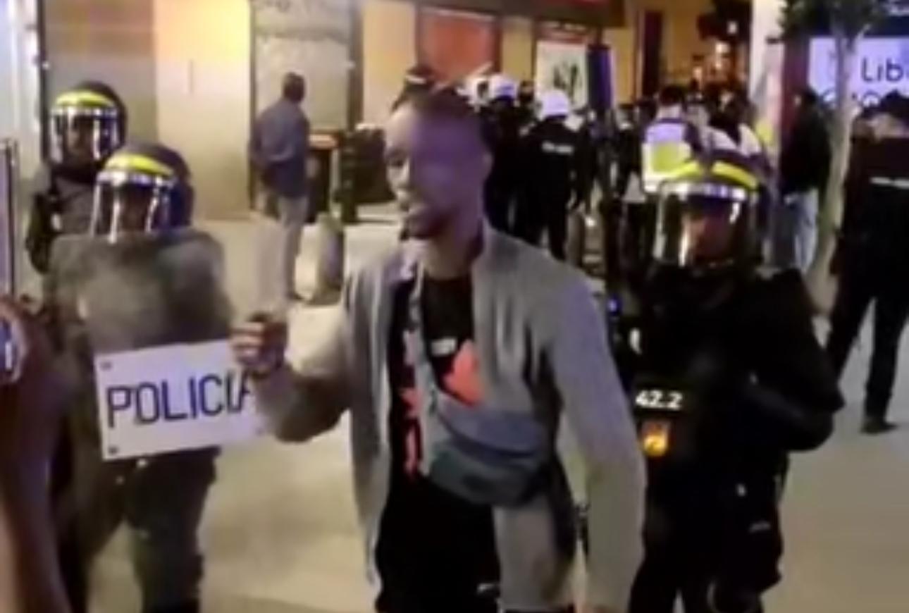 Serigne Mbaye amenaza a la Policía Nacional con una futura “guerra en Lavapiés”