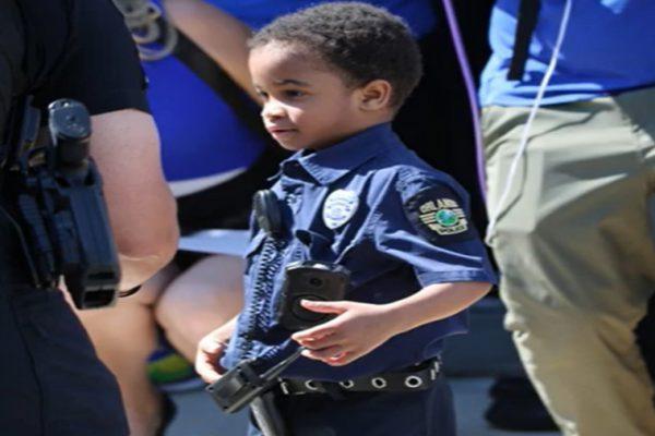 niño-policia-h50-florida