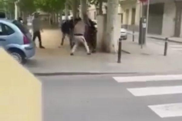 Vídeo| Salvaje pelea en Barcelona por la venta de drogas