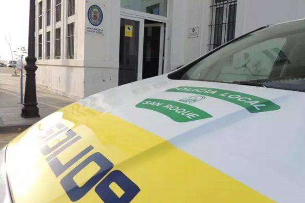 La Policía Local de San Roque salva a una mujer tras ser brutalmente agredida por su pareja