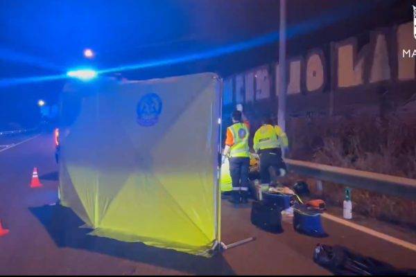Un motorista pierde la vida tras impactar contra un turismo en la salida M-14 a A-2 en Madrid