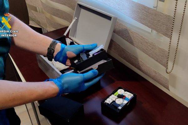 Detenida una persona por grabar con una cámara oculta imágenes íntimas de sus inquilinos, clientes y trabajadoras