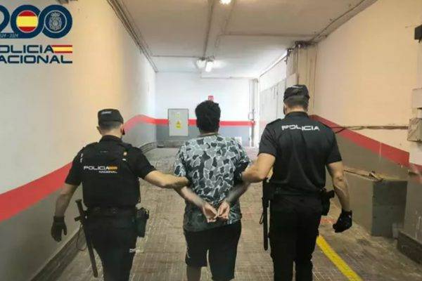 Un hombre es detenido por maltratador e intentar matar a su hijo