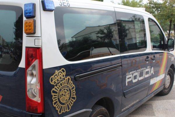 Un menor de 15 años asesina a puñaladas a su padre de 55 en plena calle de Palencia