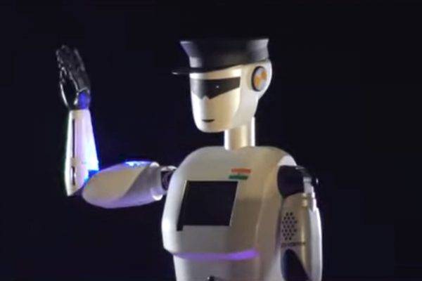 H-Bots Robotics: El futuro de la seguridad capaz de recibir denuncias e identificar sospechosos
