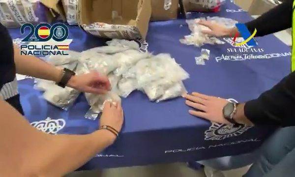 Detenido un vendedor ambulante por importar monedas de dos euros falsas de alta calidad procedentes de China