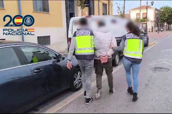 La Policía Nacional detiene a un varón por tentativa de homicidio tras una agresión con arma blanca a una mujer