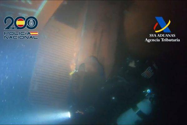 Intervenidos 150 kilos de cocaína en la estructura sumergida del casco de un portacontenedores amarrado en el puerto de Vigo